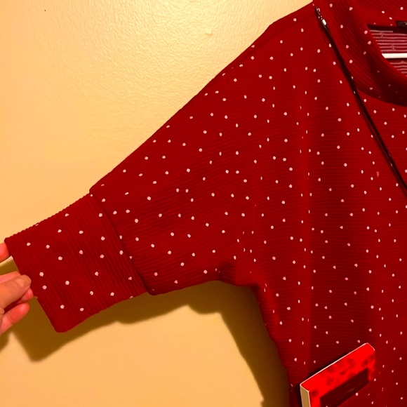 M Polka Dot Red top with Black Built in Necklace 2Front Pockets Two-Third Sleeve - Picture 3 of 12